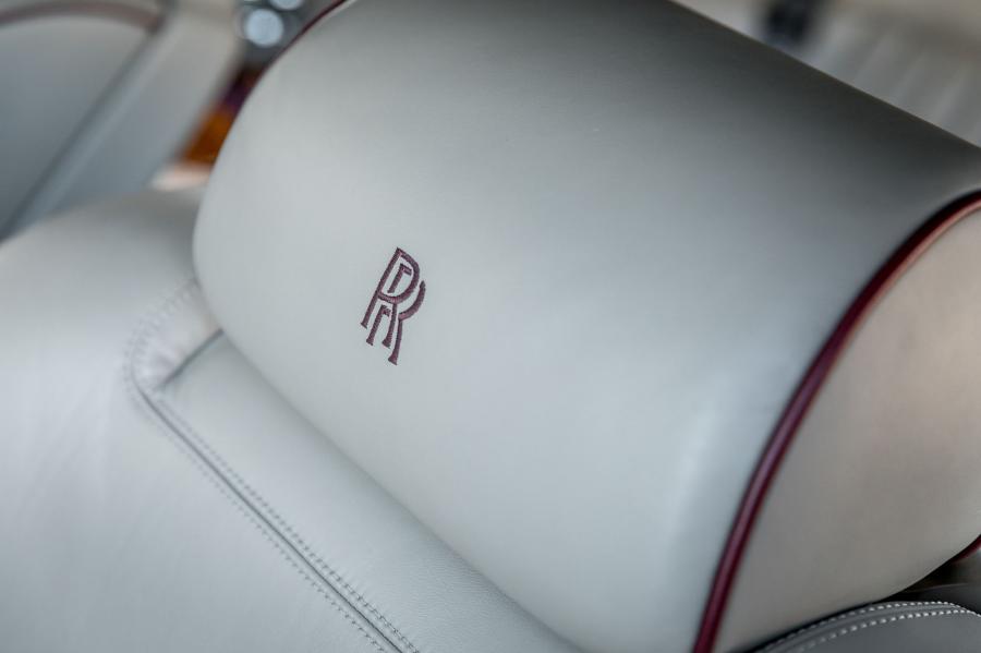 Детали интерьера Rolls-Royce Phantom EWB 2007 года  (NA) (фото 34 из 105)